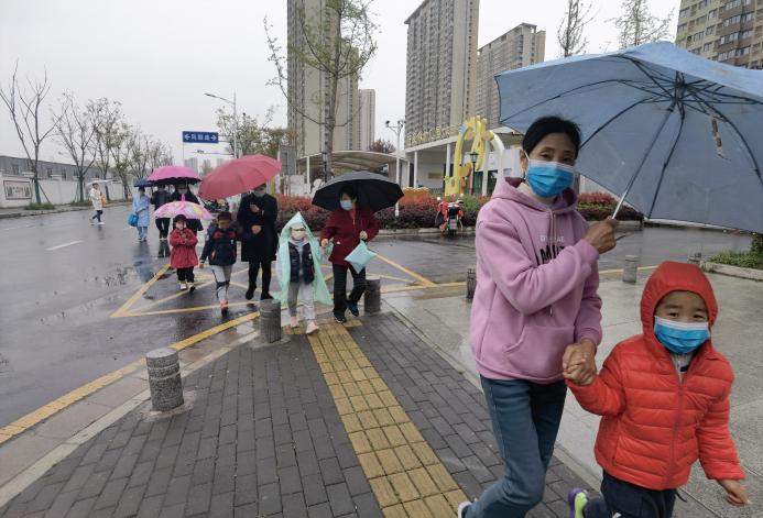 （改）参观口腔医院新闻稿_html_m6c4fd69.jpg