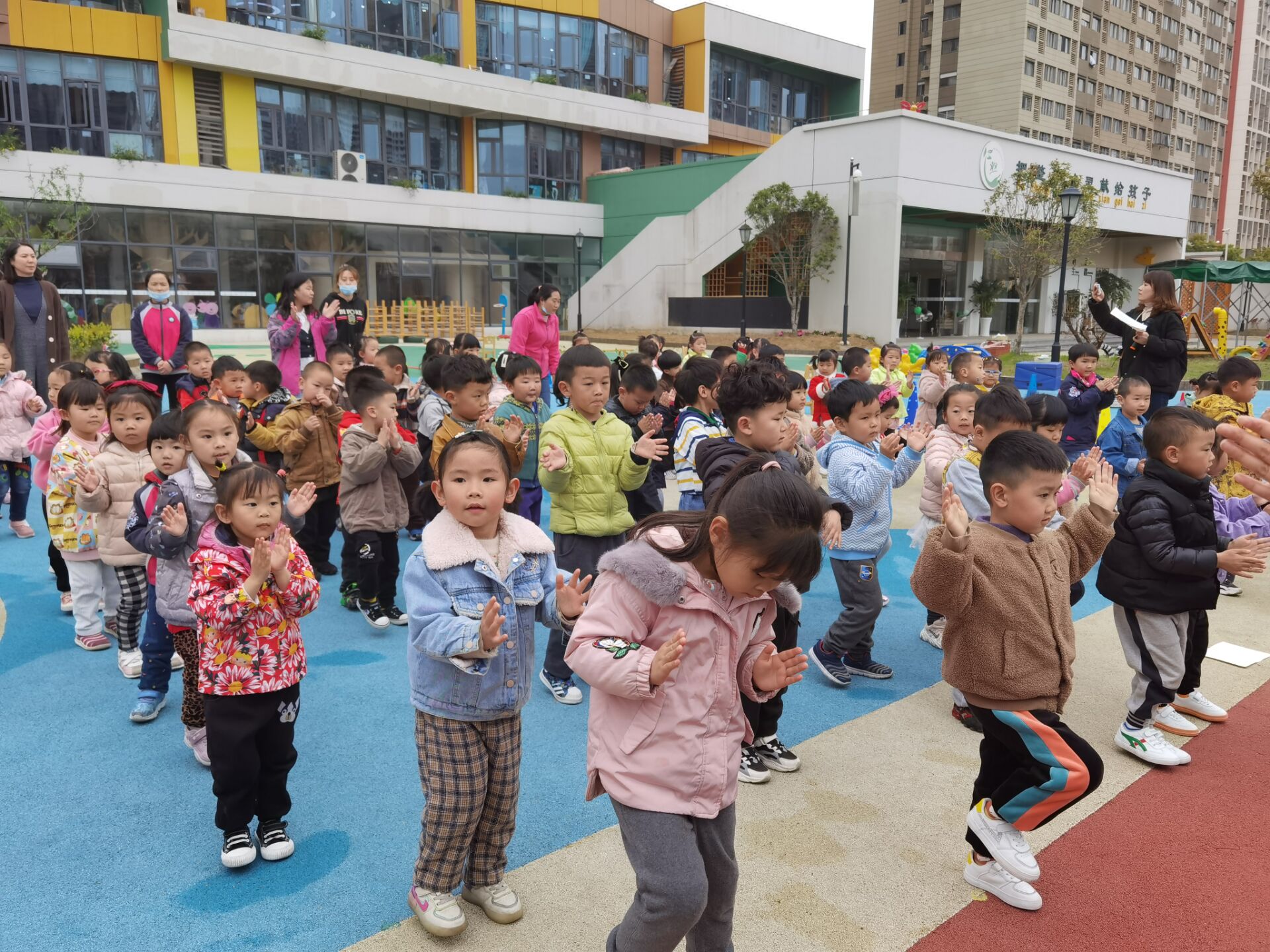 运动会小班组修改_html_m2068ddae.jpg
