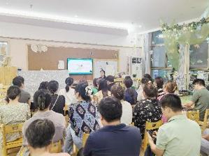 2014.9.13王慧【生命迈幼·臂膀相护】共赴秋约，悦见成长 记迈幼瑜憬湾分中班组家长会活动_html_maf24592.jpg