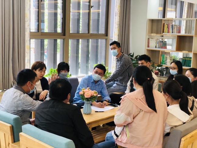 史秋梅【生命迈幼·花样童年】家园同行，见证成长(1)_html_299b2a87.jpg