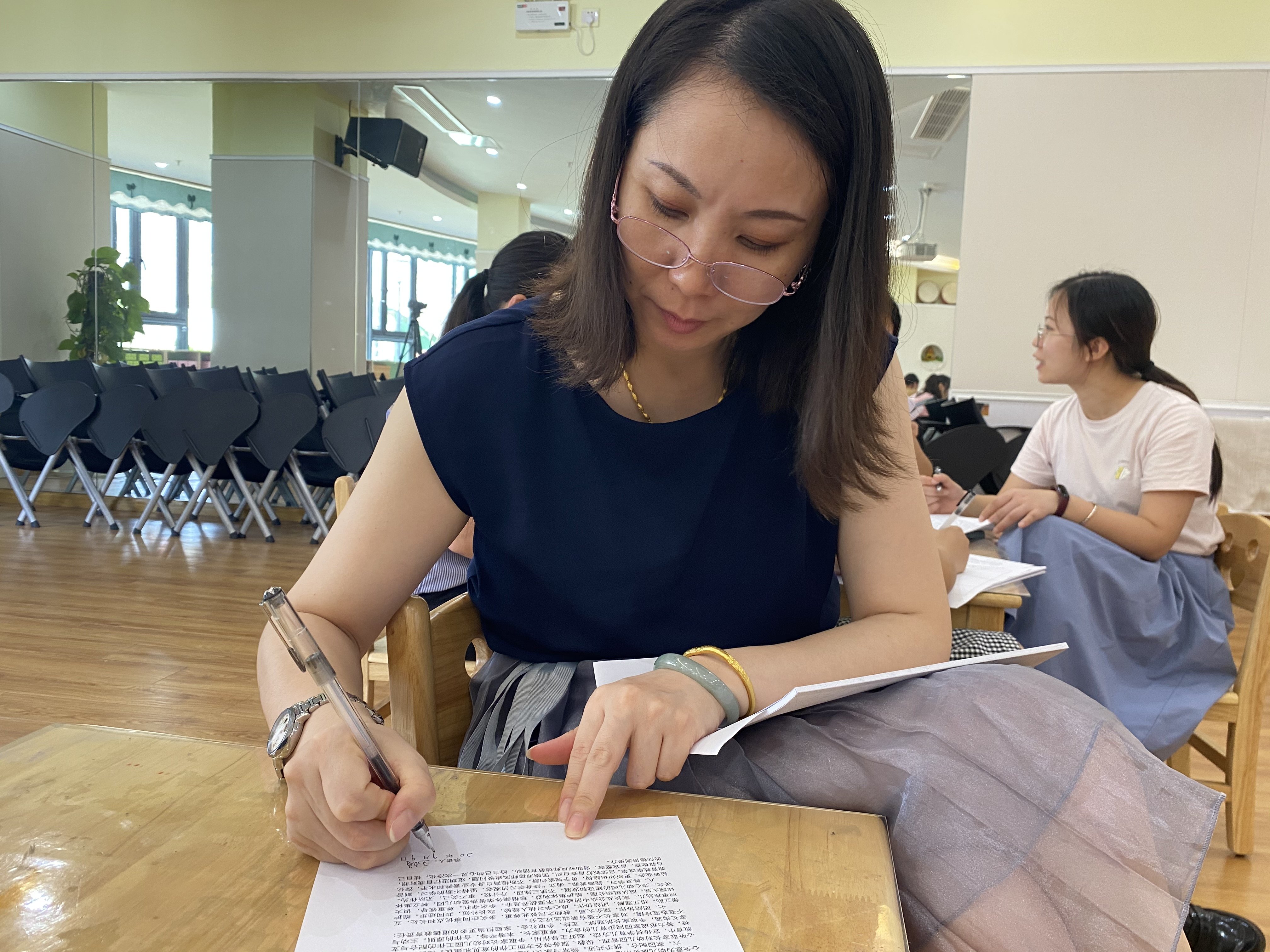 师德新闻_html_m504677b8.jpg