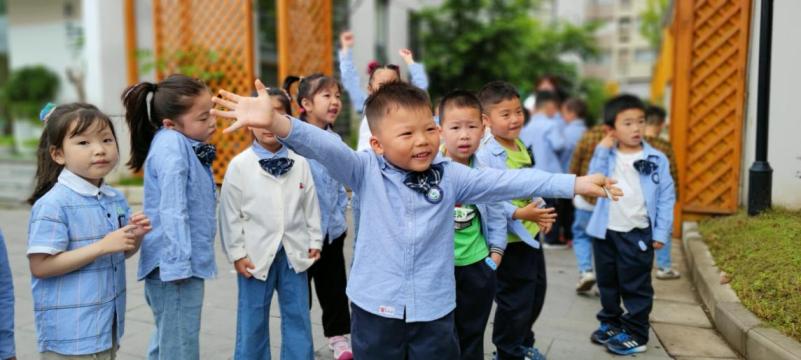 中班组家长开放日新闻稿 孙语潇_html_ma0a8e99.jpg