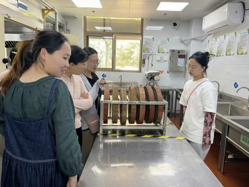 【生命迈幼·教育科研】挖掘岗位体验资源，实现社会交往需要_html_183e8e82.jpg