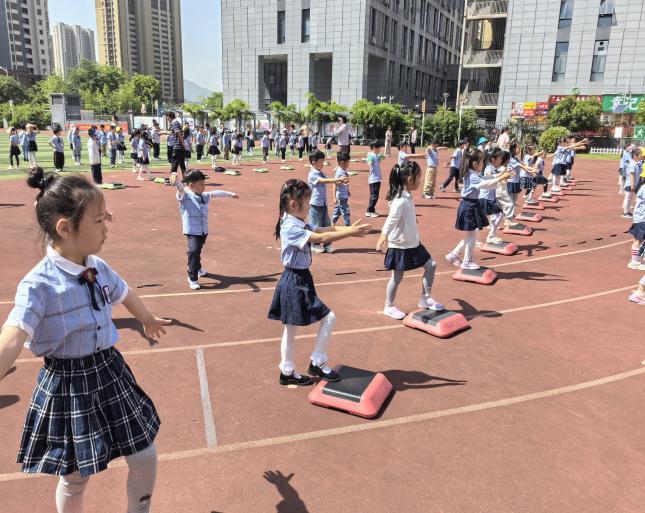 【生命迈幼 幼小衔接】深度体验·走进小学课堂 ——迈幼三园大班第二次参观小学_html_m74b0f14e.jpg