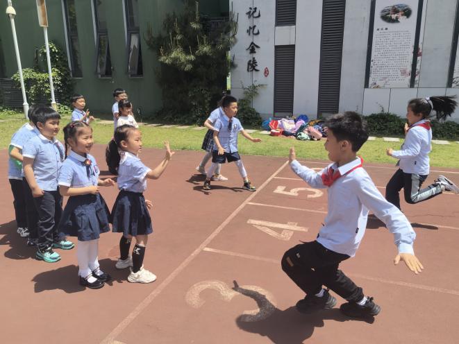 【生命迈幼 幼小衔接】深度体验·走进小学课堂 ——迈幼三园大班第二次参观小学_html_3ca71a6d.jpg