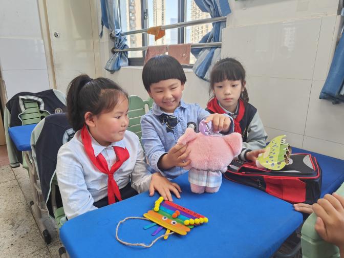 【生命迈幼 幼小衔接】深度体验·走进小学课堂 ——迈幼三园大班第二次参观小学_html_m3009c331.jpg
