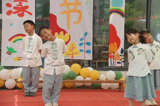 第六届阅读节闭幕式暨六一展演活动报道_html_m41152d86.jpg