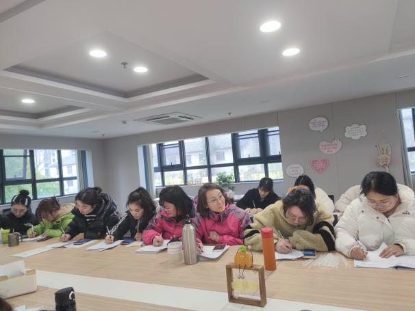 2023.2.23师德师风学习暨党员冬训学习会——迈幼嘉誉山分园_html_m41ed89b9.jpg