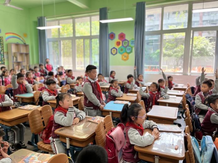 参观小学报道_html_m139c715c.jpg