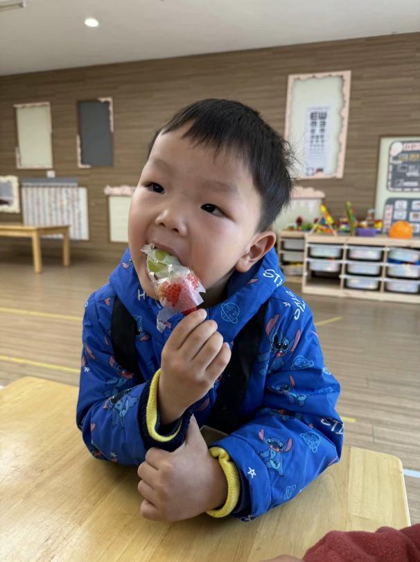 定稿：【生命迈幼 家长进校园】忆传统，品酸甜，串起美好童年_html_m3b7d4c86.jpg