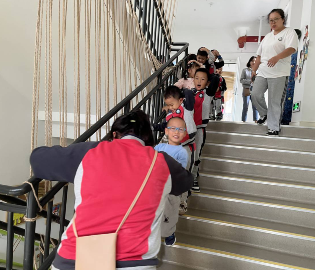 【生命迈幼·安全第一】应急逃生 临危不乱_html_m3ac2b2f8.png