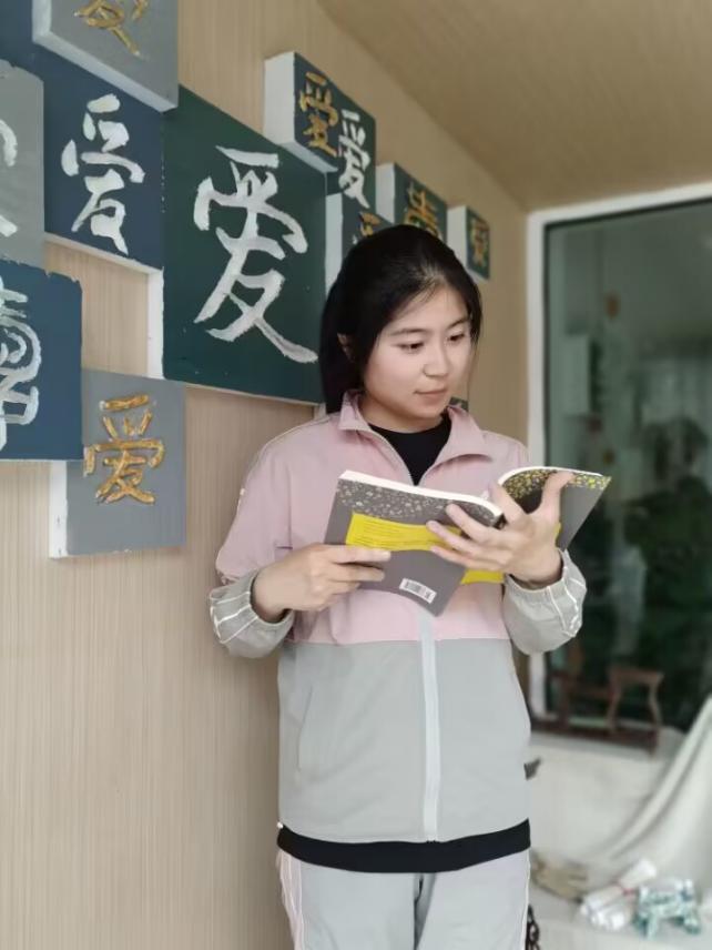 5.6月师德标兵_html_m707d9f19.jpg