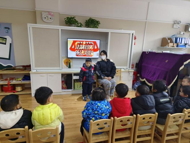 2023.12.15迈幼三园宪法活动报道_html_4013d7bb.jpg