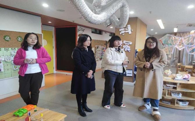 迈幼嘉誉山分园接待侨康路幼儿园参观活动(1)_html_33137c3a.jpg