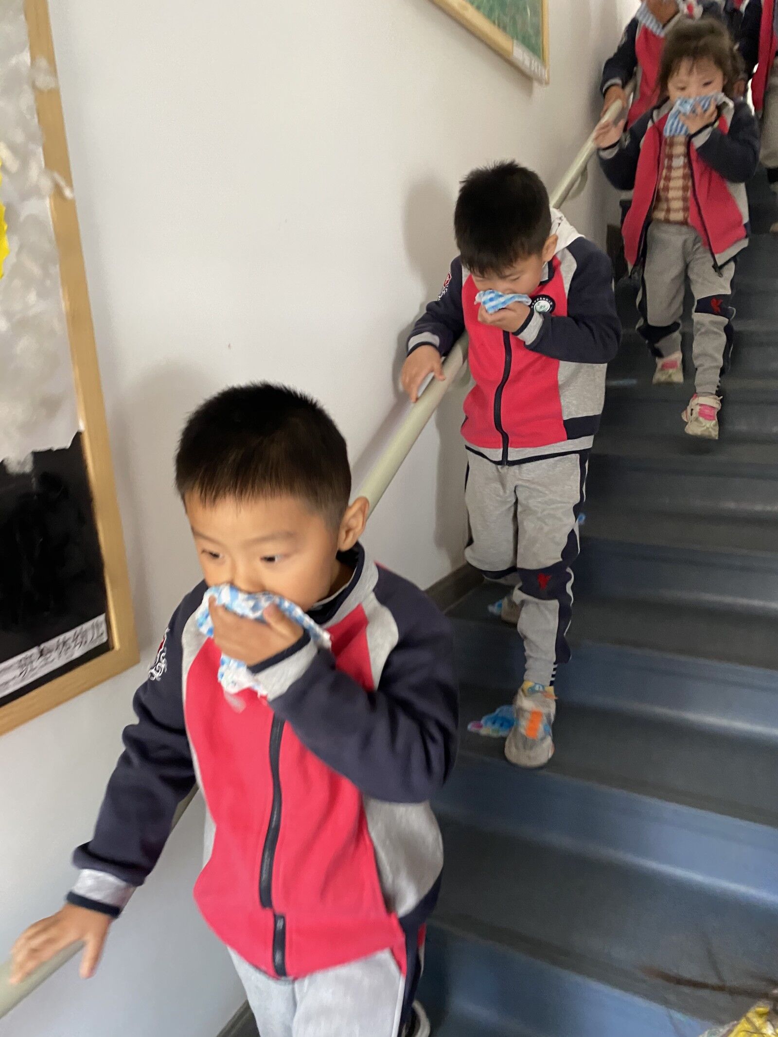迈幼三园消防安全演练报道2020.11_html_50947621.jpg