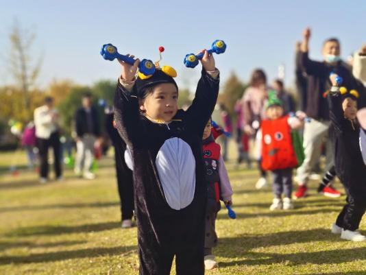 【生命迈幼 花样童年】童心“绘”玩，相伴“悦”秋——迈幼三园小班组绘本节亲子运动会“太平山公园”外出资源活动_html_310dd664.jpg