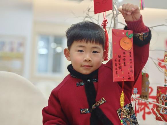 【生命迈幼 花样童年】“龙”光焕发，快乐启航——记迈幼三园开学迎新活动_html_2df2fce5.jpg