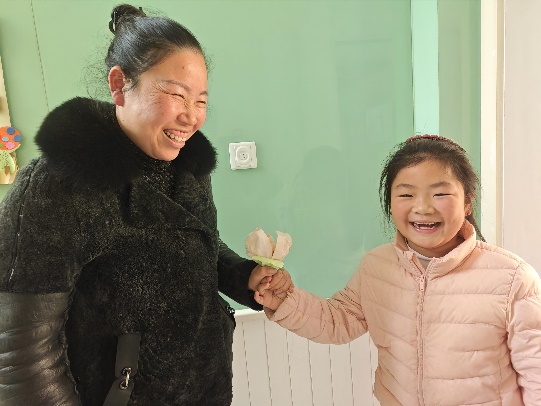 20240308【生活燕幼·园区动态】新城分园：阳春三月，感恩有你——三八妇女节活动_html_m4ebce22a.jpg