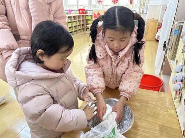 20240226【生活燕幼·园区动态】下庙分园：“萌娃闹元宵，欢喜迎佳节”——元宵节主题活动_html_m9641da4.jpg