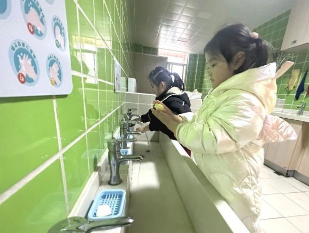 20240222【生活燕幼&middot;园区动态】下庙分园：“万象启新，迎接开学”——开学第一天_html_5063dcfb.jpg