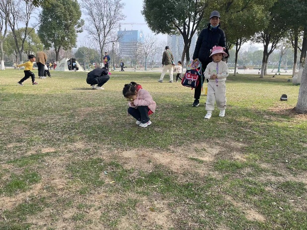 2024.03.16【生活燕幼·年级组动态】新城分园：“走进自然，拥抱春天”——小班组社区活动_html_m73baba3b.jpg