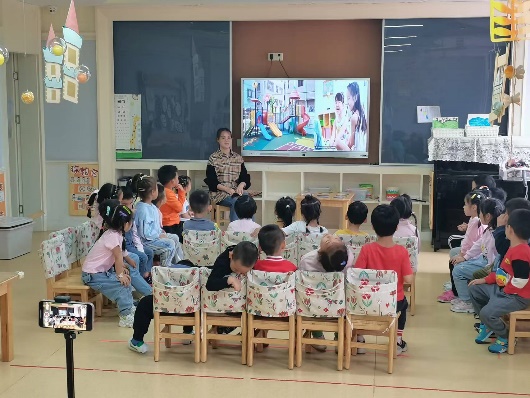 20220930【教研组活动】新城园区：“魅力诗歌  多彩教学”——语言教研组集体教学观摩活动_html_16d19737.jpg