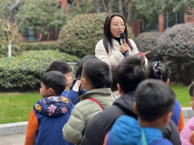 20250310【生活燕幼&middot;园区动态】新城分园：“趣”当小学生 衔接促成长 —— 大班年级组走进小学活动_html_175b2630.jpg