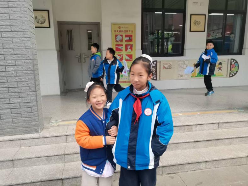 20250310【生活燕幼&middot;园区动态】新城分园：“趣”当小学生 衔接促成长 —— 大班年级组走进小学活动_html_407488b3.jpg