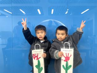 20240308 【生活燕幼·园区动态】人间最美三月天 家园共育绽芳华——三八节亲子手工暨家长学校活动_html_m208793f6.jpg