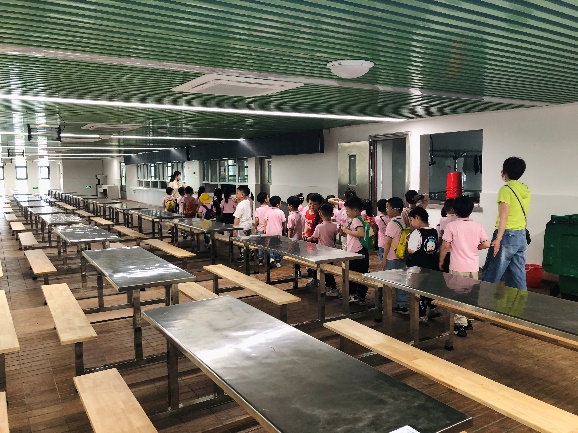 走进小学_html_6fd35d98.jpg
