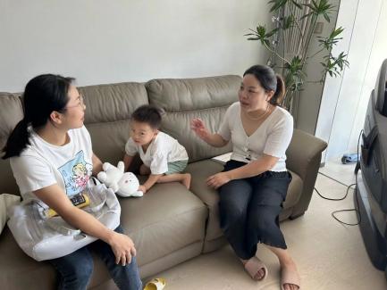 【生活燕幼·家园共育】“初见美好，与爱相约”——小班年级组新生家访活动_html_mfb45d41.jpg