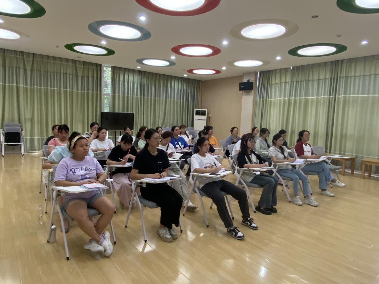 20230912【生活燕幼·园区动态】下庙分园：“写作抓基础，论文谱新篇”——论文撰写培训活动_html_75e43394.jpg