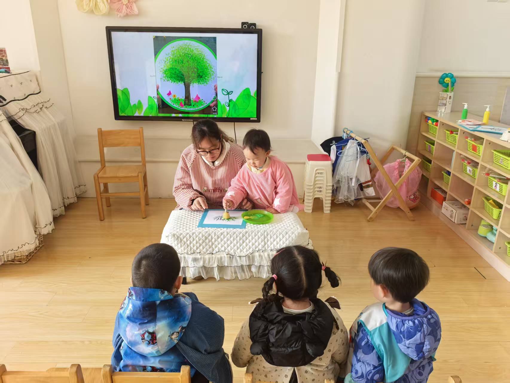 【生活燕幼·园区动态】下庙分园：“浇”个朋友，共“植”未来——植树节活动_html_m726f9d3e.jpg