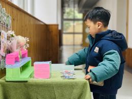 【生活燕幼·园区动态】中心园：“萌娃学雷锋，爱心在行动” ——雷锋日系列活动_html_m5c288fe9.jpg