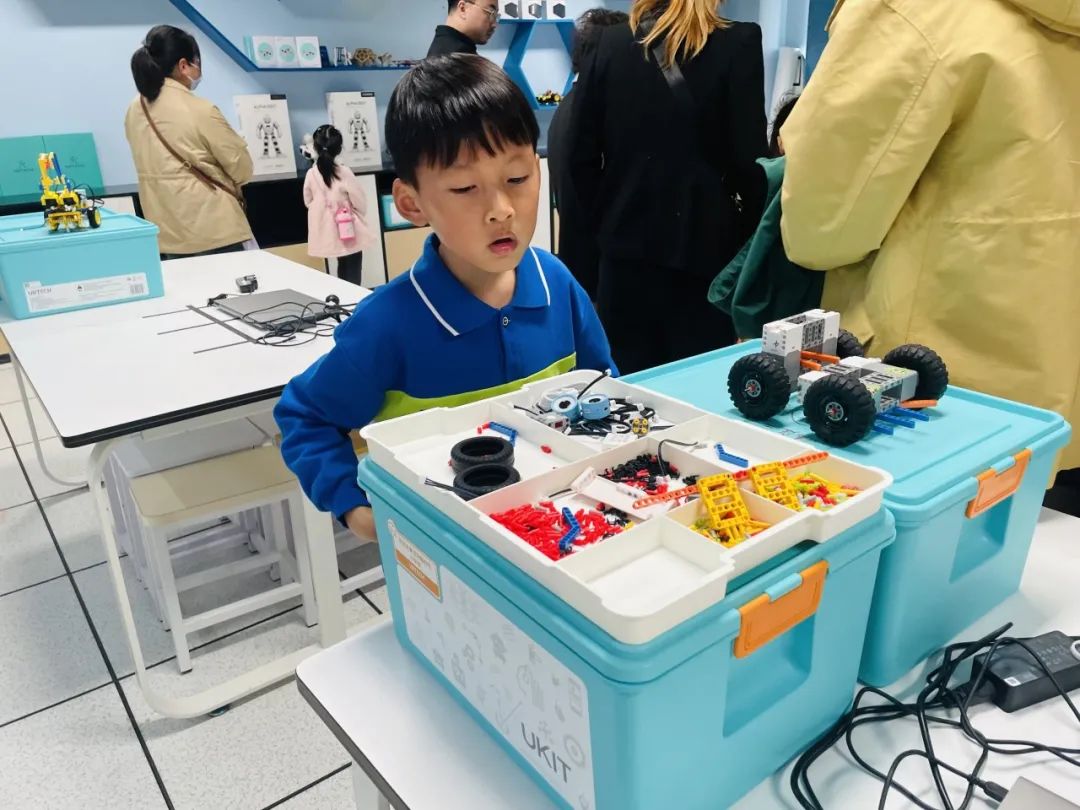 【生活燕幼·园区动态】下庙分园：“大班萌娃探小学，开启人生新篇章”——记幼儿园大班进小学体验活动(1)_html_m6d82ebad.jpg