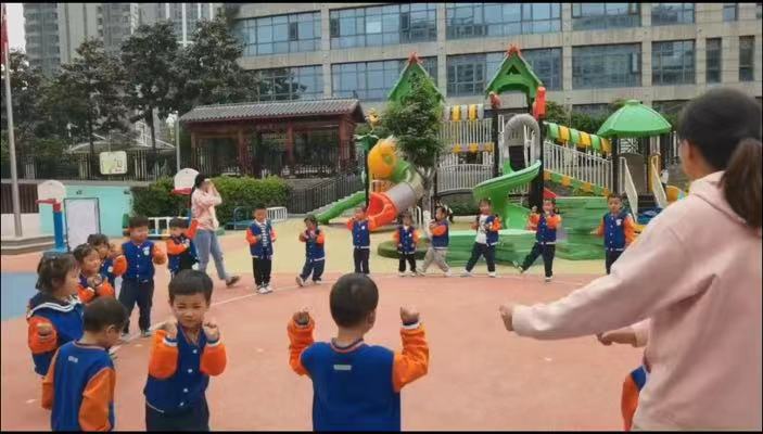 20240429小班亲子运动会_html_1d86aac5.jpg