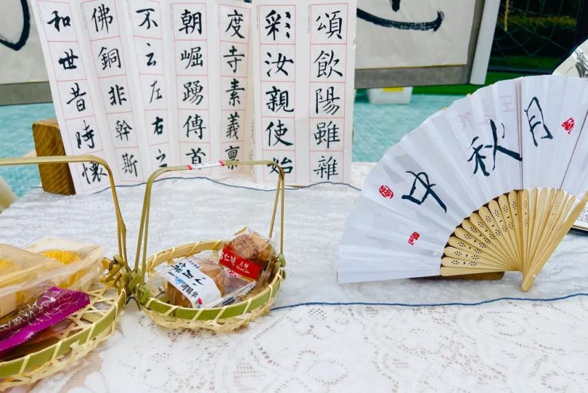 【生活燕幼·园区动态】下庙分园：“燕衔双节  庙趣横生”——双节同庆游园活动(1)_html_m360ef8c3.jpg