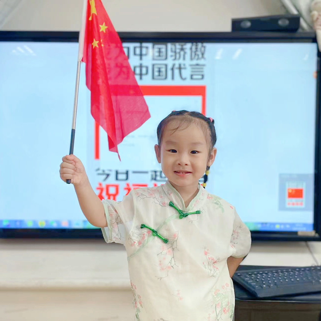 【生活燕幼·年级组动态】下庙分园： “月满中秋，欢聚国庆”——迎中秋国庆音乐会活动_html_4727a7ba.jpg