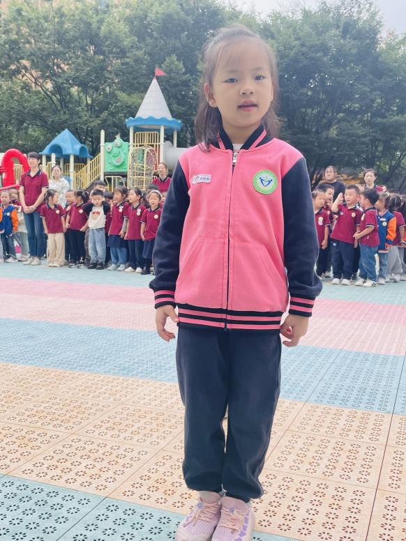 20230925【生活燕幼·园区动态】下庙分园：“小仪式，大情怀”——大四班升旗仪式(2)_html_m33e6dcd7.jpg