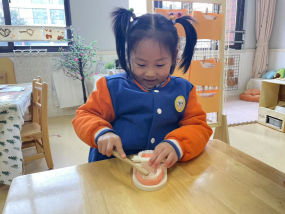 (已瘦身)20250414【生活燕幼·年级组动态】新城分园：“春天不是读书天，行知路上乐实践”——小桃子研学活动_html_m7a1079aa.png