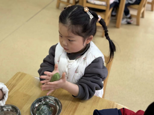 (已瘦身)20250414【生活燕幼·园区动态】新城分园：小桃子行知研学——春日里的成长之旅_html_m28de5e57.png