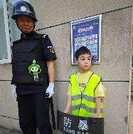 20250430【生活燕幼·园区动态】中心园： “快乐打工记” ——劳动节职业体验活动_html_49e781cc.jpg