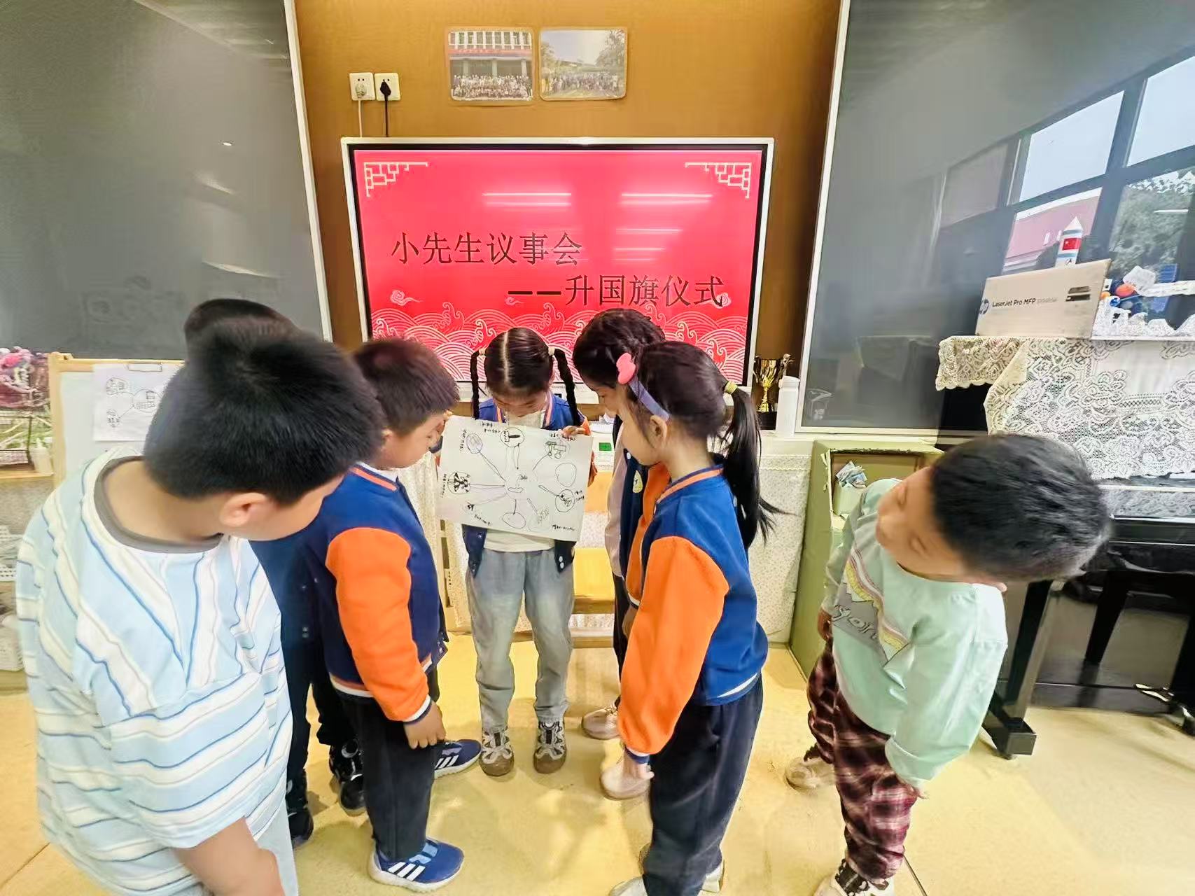 20250428【生活燕幼·园区动态】新城分园——我是小小升旗手大五班升旗活动_html_53585feb.jpg
