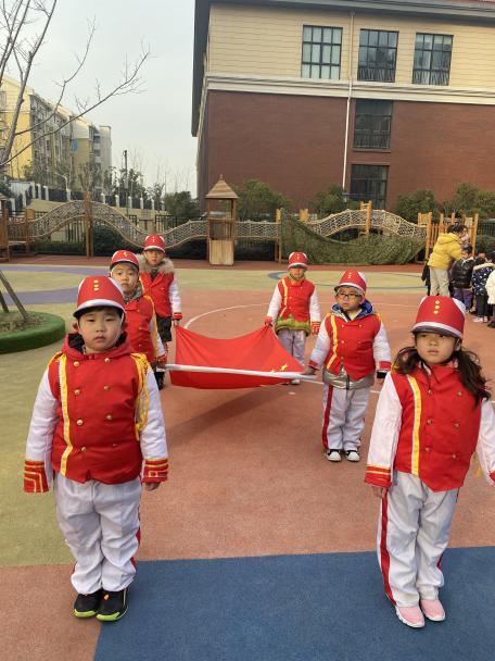 20210111【小仪式，大情怀】新城园区大一班升旗仪式_html_3c786666.jpg