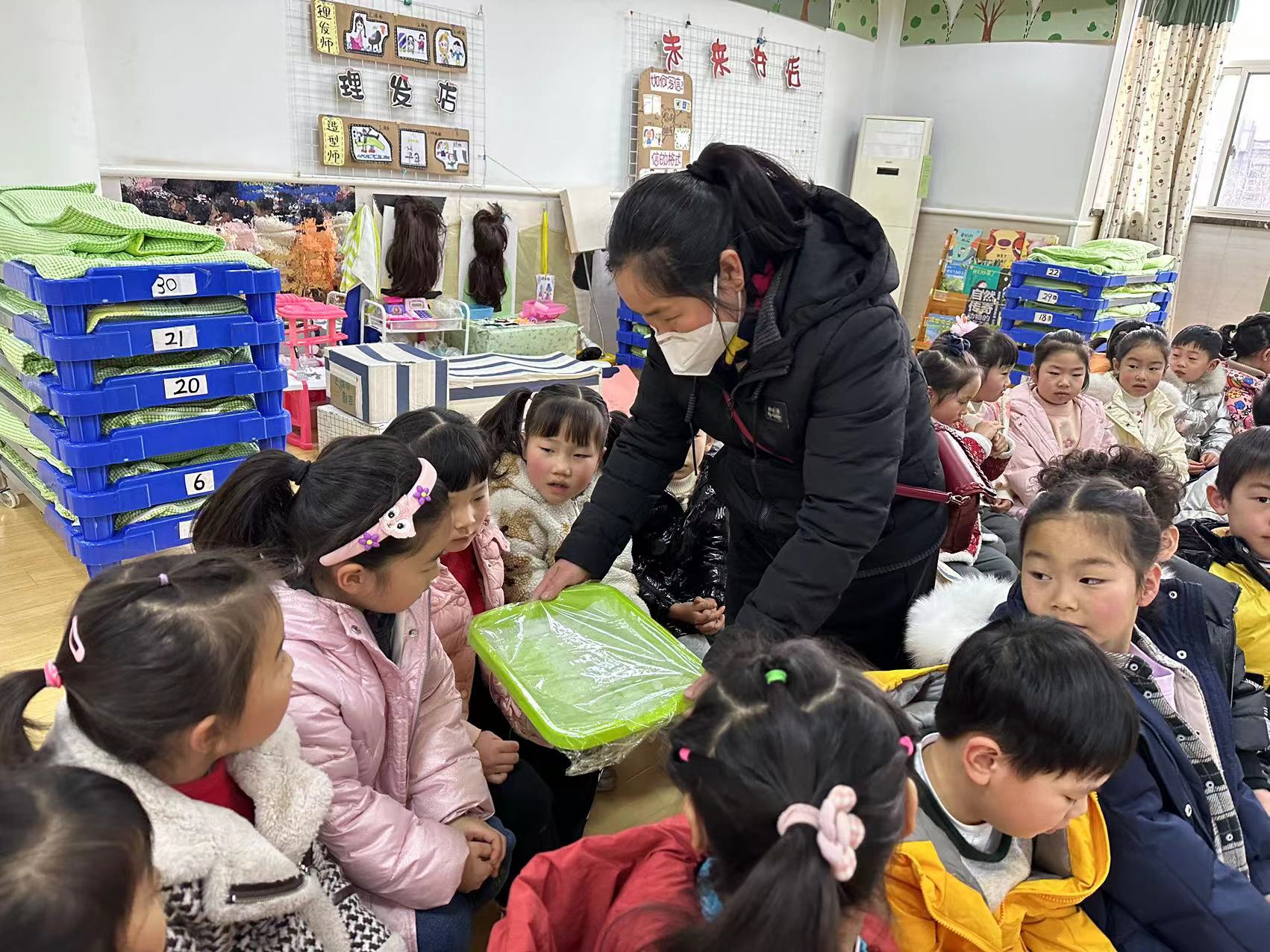 20230505【生活燕幼·园区动态】下庙分园：拥抱自然，乐享其“种”——大班年级组种植团进校园活动 _html_41b5918b.jpg