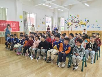 2023.04小班年级组法治讲座活动新闻稿_html_62dfb8be.jpg