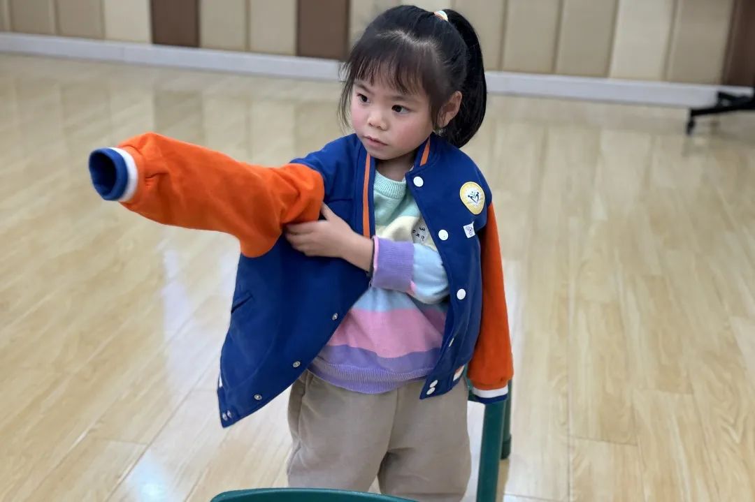 20231215【生活燕幼·园部动态】下庙分园：“自理小能手，快乐显身手”——自理能力大赛_html_m30592f1b.jpg