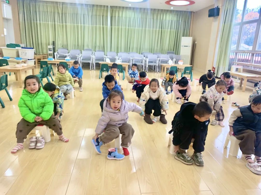 20231215【生活燕幼·园部动态】下庙分园：“自理小能手，快乐显身手”——自理能力大赛_html_4c04aad3.jpg