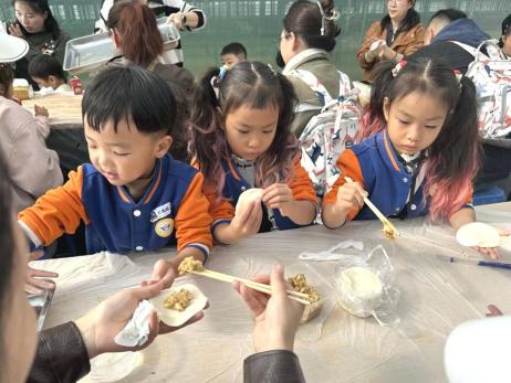 【生活燕幼·园区动态】下庙分园:大手牵小手,一起“趣”秋游——亲子秋游活动_html_mca5c075.jpg