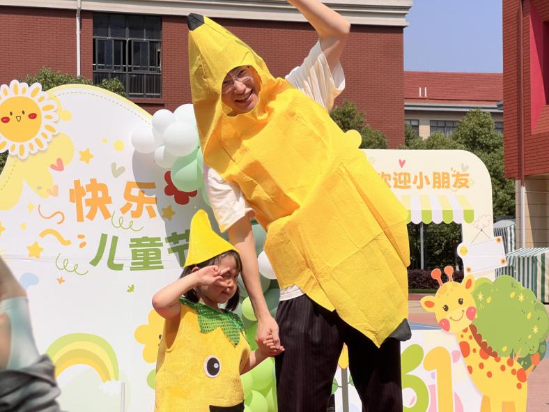 20250530【生活燕幼·园区动态】新城分园：新城分园：“粽”享端午 童趣六一——小班年级组端午六一同庆活动_html_30fabe40.jpg